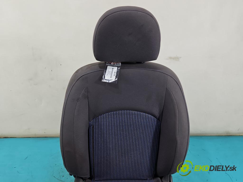 Peugeot 206 1.4 hdi 68 HP manual 50 kW 1398 cm3 3- Sedačka pravý (Sedadlo)