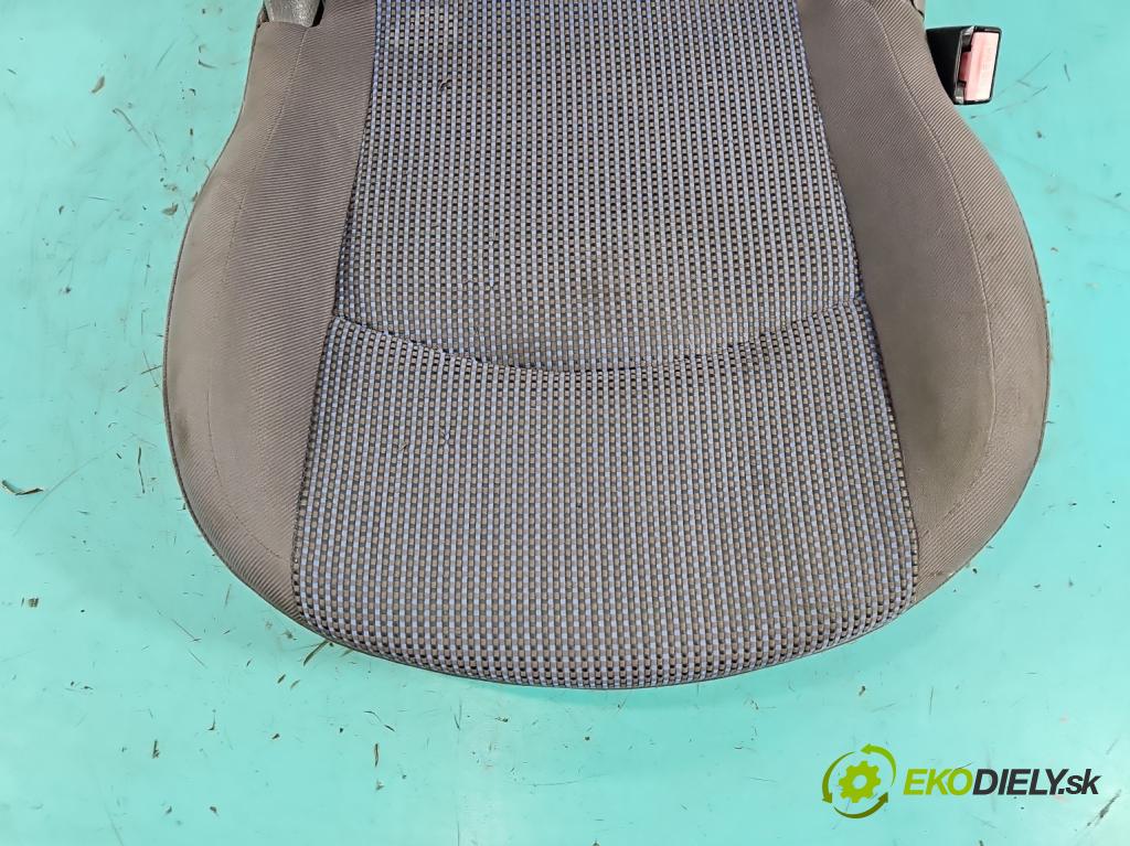 Peugeot 206 1.4 hdi 68 HP manual 50 kW 1398 cm3 3- Sedačka pravý (Sedadlo)