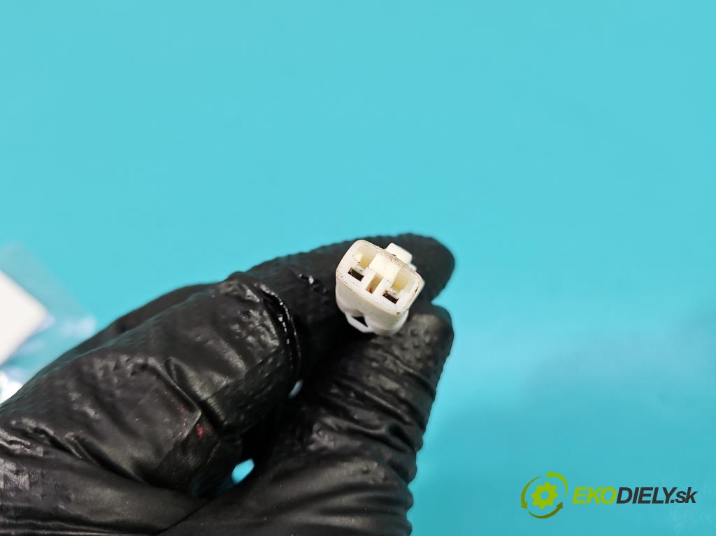 Kia Niro I 2016-2022 1.6 GDI 105 HP automatic 77 kW 1580 cm3 5- Aktuátor: papuče: nádrže palivo