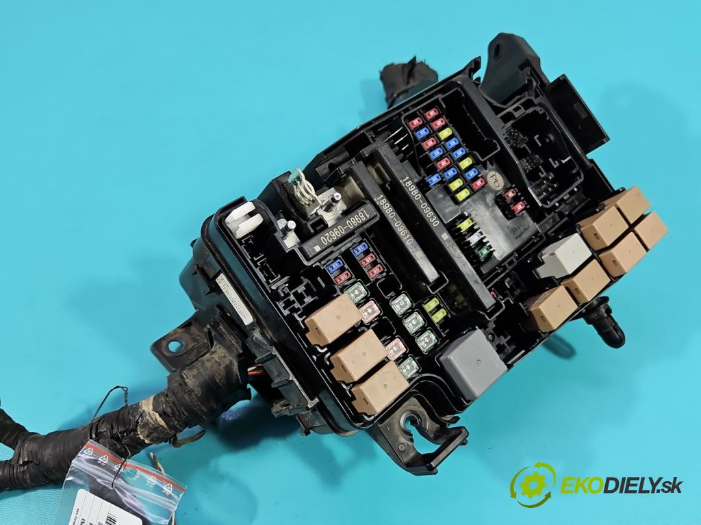 Kia Niro I 2016-2022 1.6 GDI 105 hp automatic 77 kW 1580 cm3 5- skříňka pojistková 91225-G5241 (Pojistková skříňka)