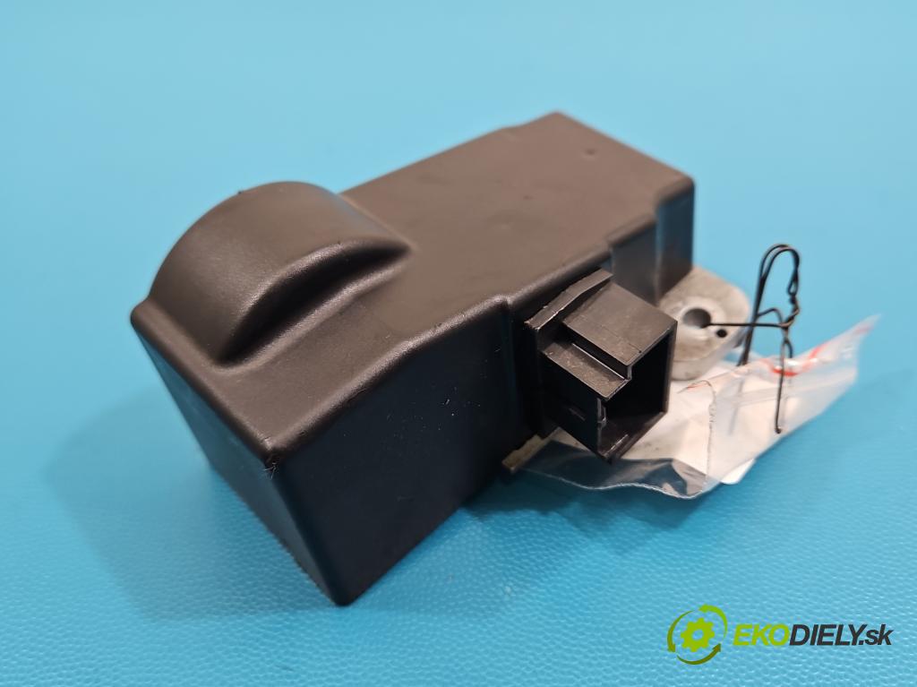 Vw Passat B6 2005-2010 1.9 tdi 105 hp manual 77 kW 1896 cm3 4- Blokada: řízení: 3C0905861J (Řízení ostatní)