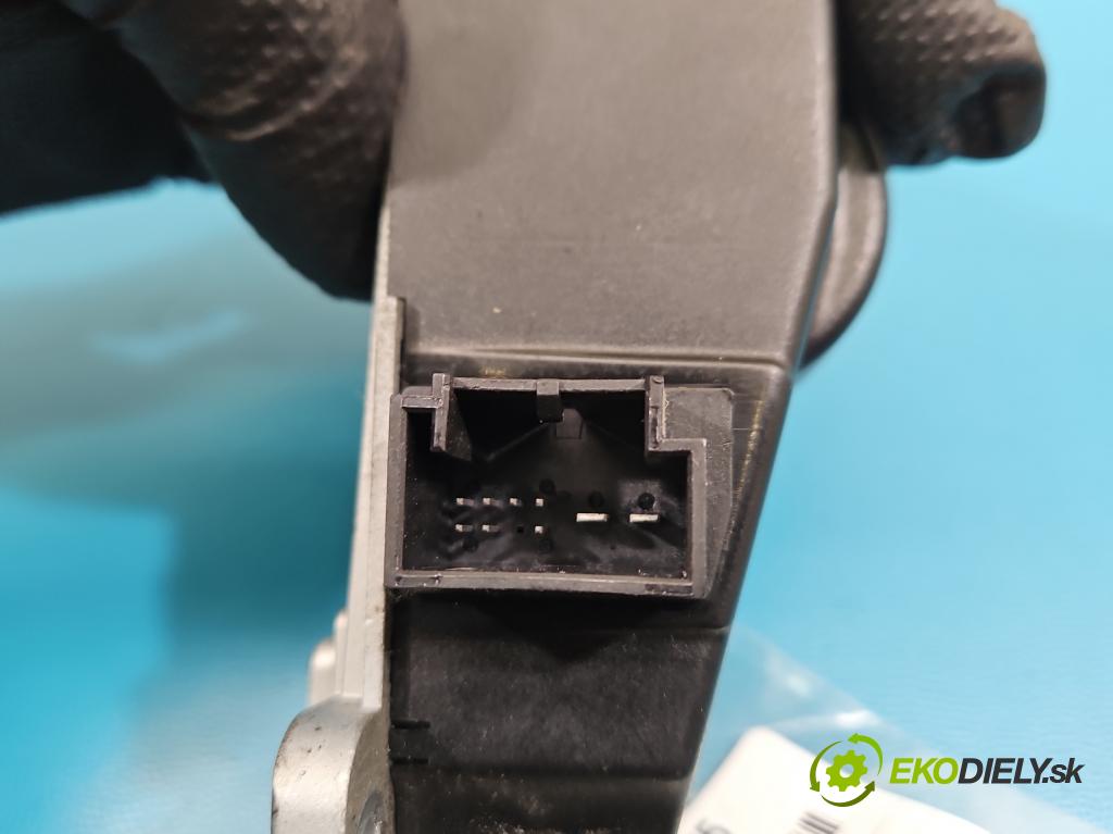 Vw Passat B6 2005-2010 1.9 tdi 105 HP manual 77 kW 1896 cm3 4- Blokáda: řízení: 3C0905861J (Riadenie ostatné)