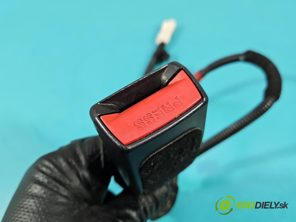 Kia Ceed II 2012-2018 1.6 crdi 128 HP manual 94 kW 1582 cm3 5- pas bezpečnosť: predné ľavý 88810-A2000