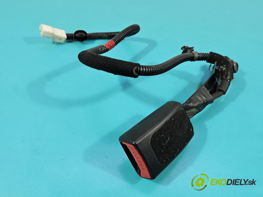 Kia Ceed II 2012-2018 1.6 crdi 128 HP manual 94 kW 1582 cm3 5- pas bezpečnosť: predné ľavý 88810-A2000