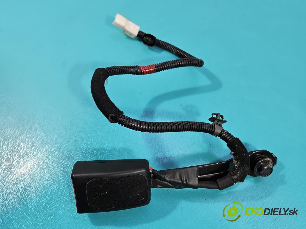 Kia Ceed II 2012-2018 1.6 crdi 128 HP manual 94 kW 1582 cm3 5- pas bezpečnosť: predné ľavý 88810-A2000