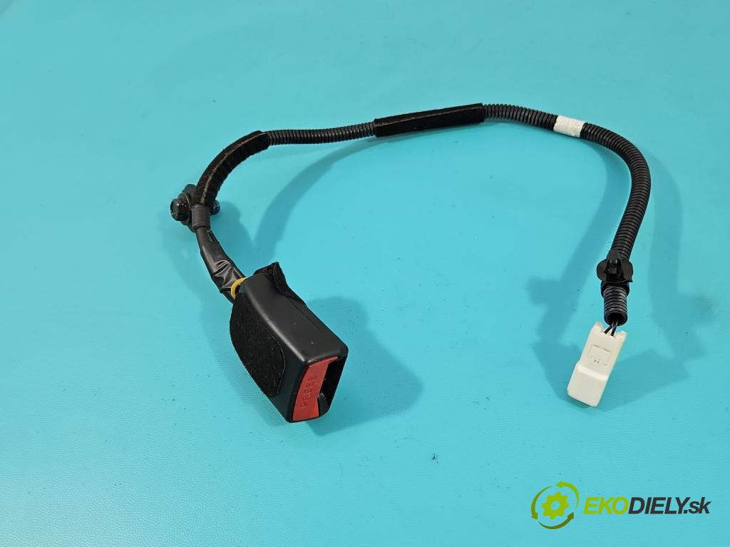 Kia Ceed II 2012-2018 1.6 crdi 128 hp manual 94 kW 1582 cm3 5- stěna bezpečnost přední pravý