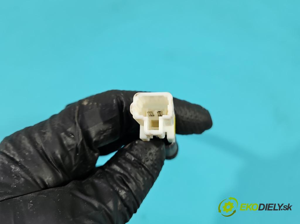 Kia Ceed II 2012-2018 1.6 crdi 128 hp manual 94 kW 1582 cm3 5- stěna bezpečnost přední pravý