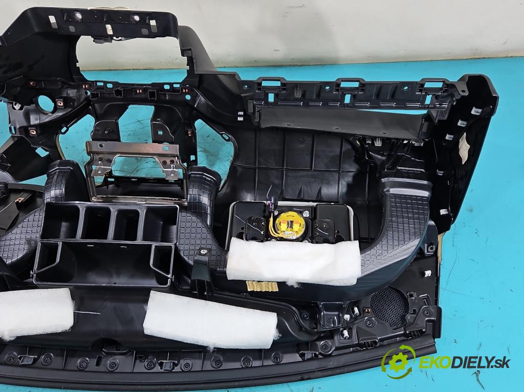 Jeep Cherokee KL 2013-2023 2.0 multijet 140 hp manual 103 kW 1956 cm3 5- kokpit,přistrojova deska