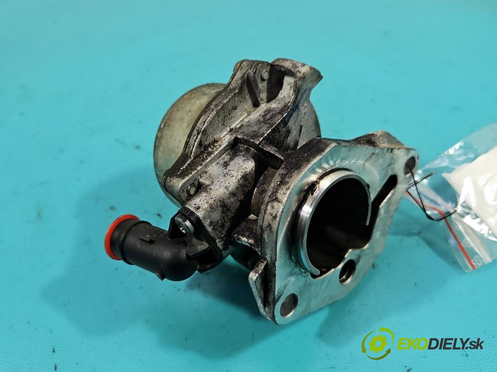 Renault Express 1.5 dci 95 hp manual 70 kW 1461 cm3 5- čerpadlo vákuum 146502327R