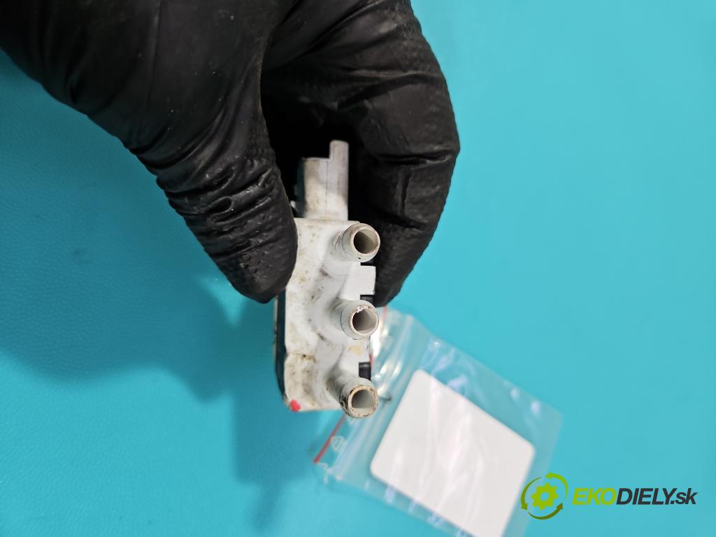 Renault Express 1.5 dci 95 HP manual 70 kW 1461 cm3 5- snímač tlak: výfukové 227708860R