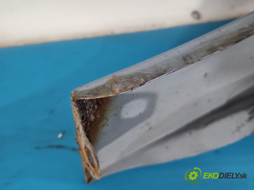 Opel Astra III 2004-2014 1.8 16V 125 HP manual 92 kW 1796 cm3 5- blatník predné pravý  (Kľučka dverí ostatné)