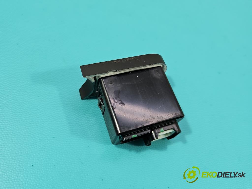 Kia Ceed II 2012-2018 1.6 crdi 128 HP manual 94 kW 1582 cm3 5- zásuvka USB 96120-A2100