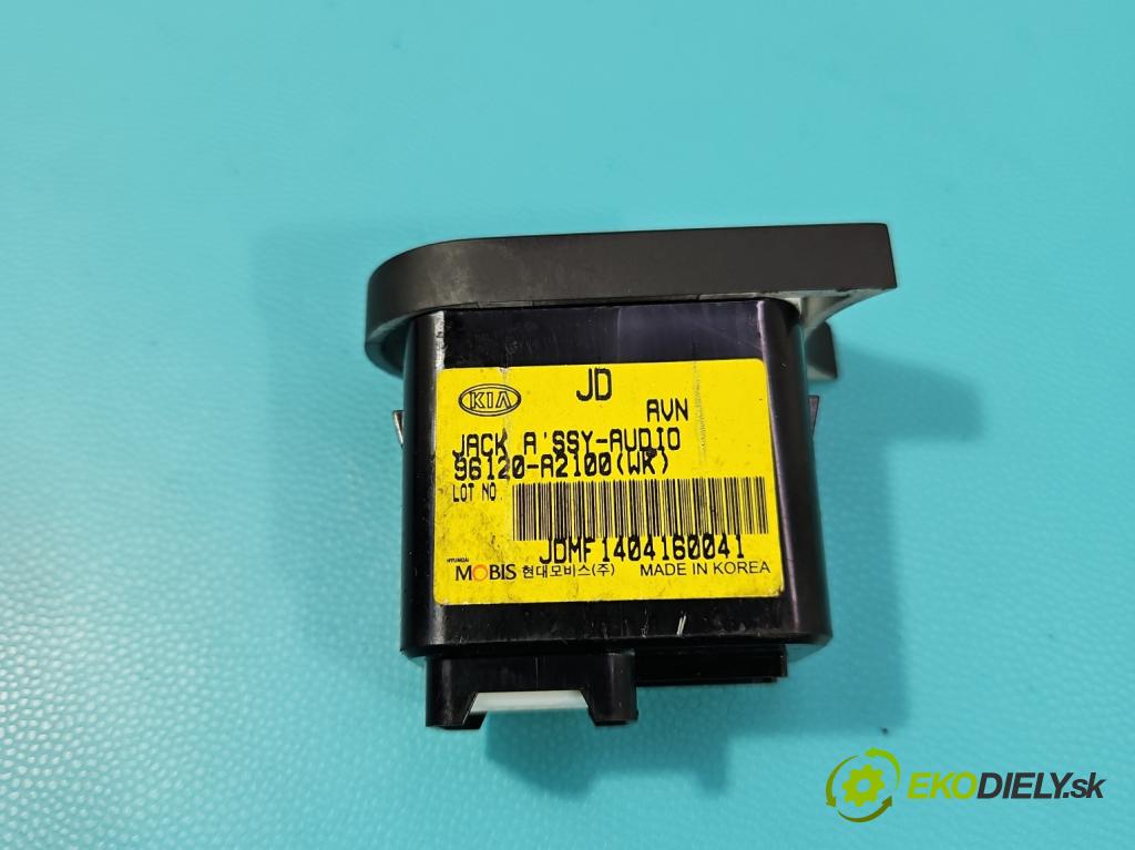 Kia Ceed II 2012-2018 1.6 crdi 128 HP manual 94 kW 1582 cm3 5- zásuvka USB 96120-A2100