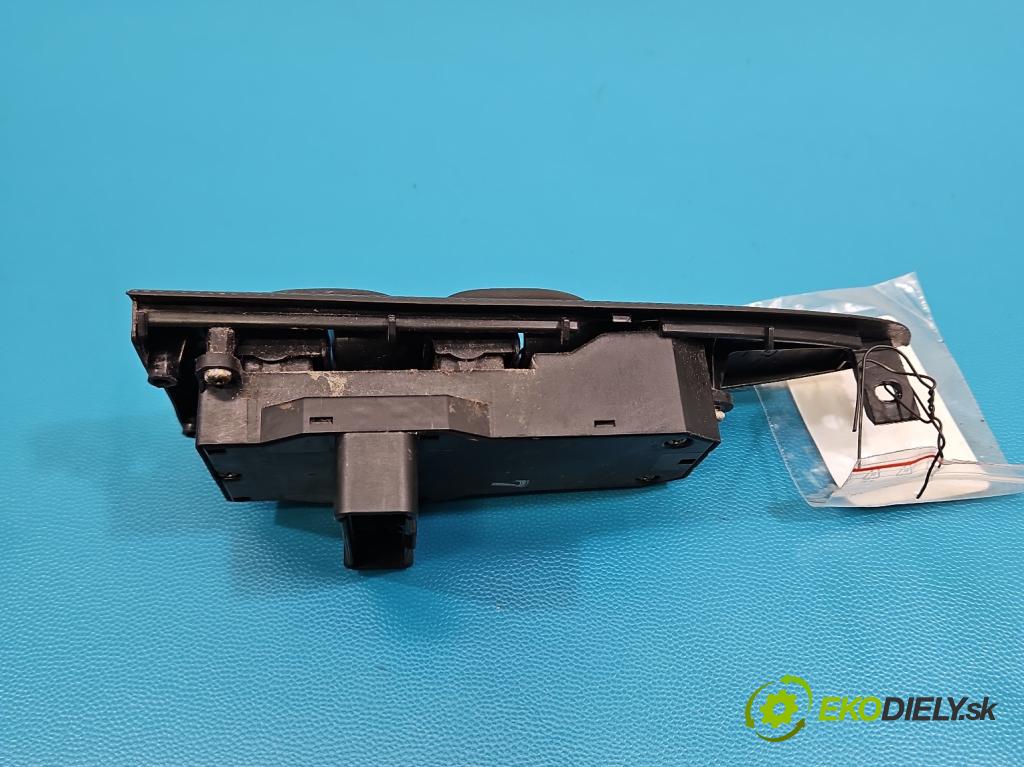 Honda Stream 2.0 16V 156 HP manual 115 kW 1998 cm3 5- prepínač okien spätných zrkadiel