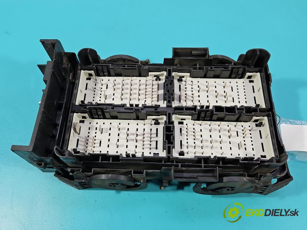 Opel Insignia B 2017-2022 2.0 T 260 HP automatic 191 kW 1998 cm3 5- skrinka poistka 39116633 (Poistková skrinka)