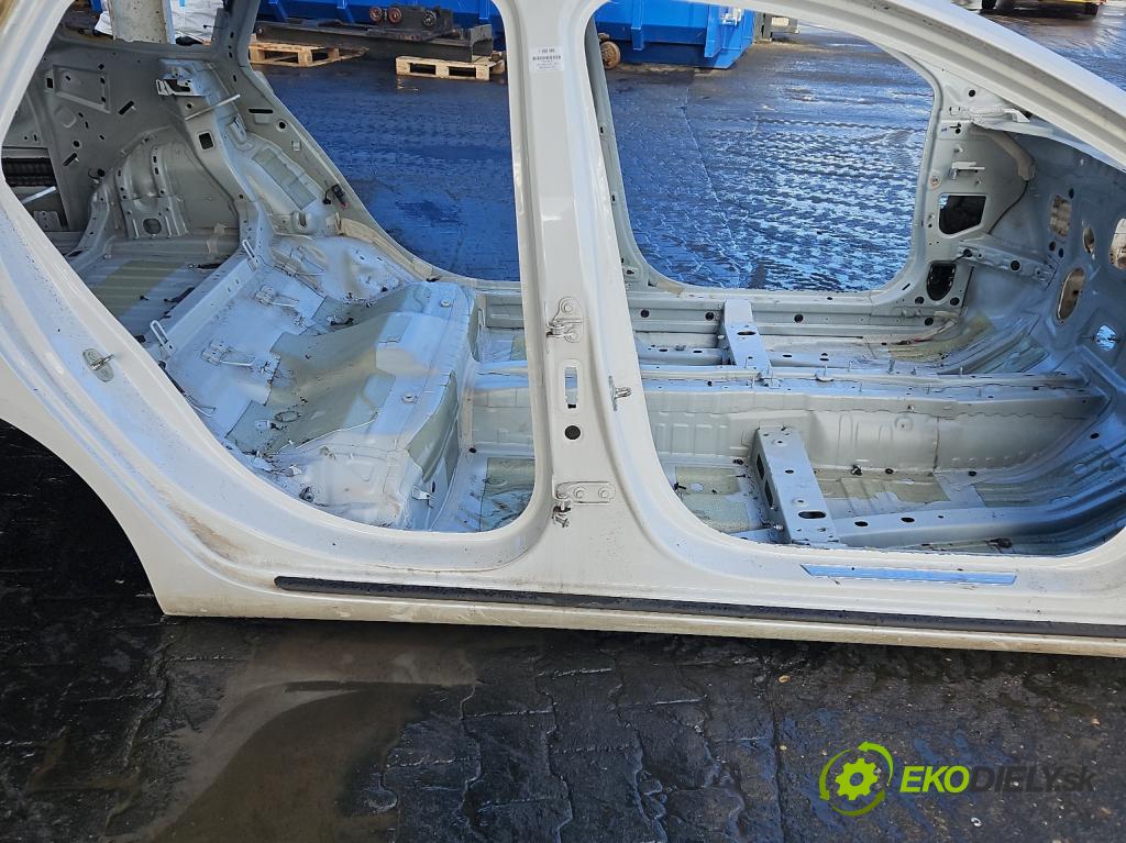 Opel Insignia B 2017-2022 2.0 T 260 hp automatic 191 kW 1998 cm3 5- práh pravý  (Karoserie ostatní)