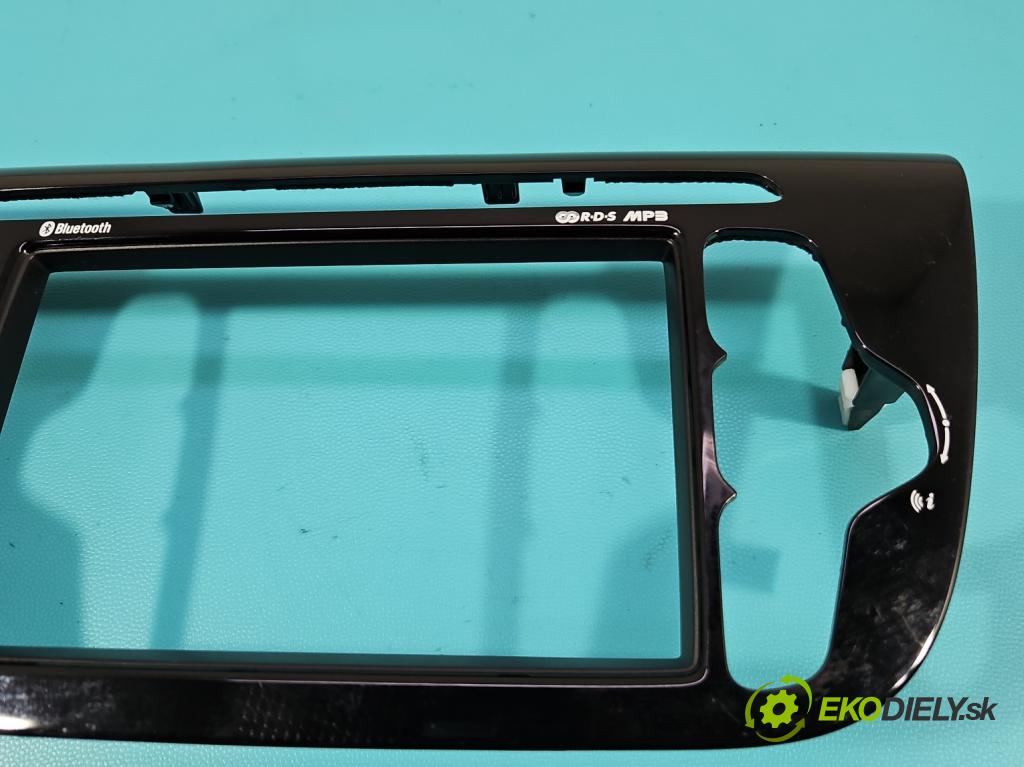 Kia Ceed II 2012-2018 1.6 crdi 128 HP manual 94 kW 1582 cm3 5- Rám: rádio: 84740-A2250