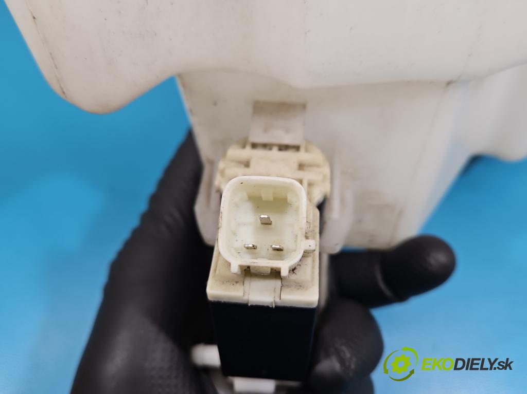 Kia Ceed II 2012-2018 1.6 crdi 128 hp manual 94 kW 1582 cm3 5- nádržka tekutina: ostřikovačů 98610-A2000