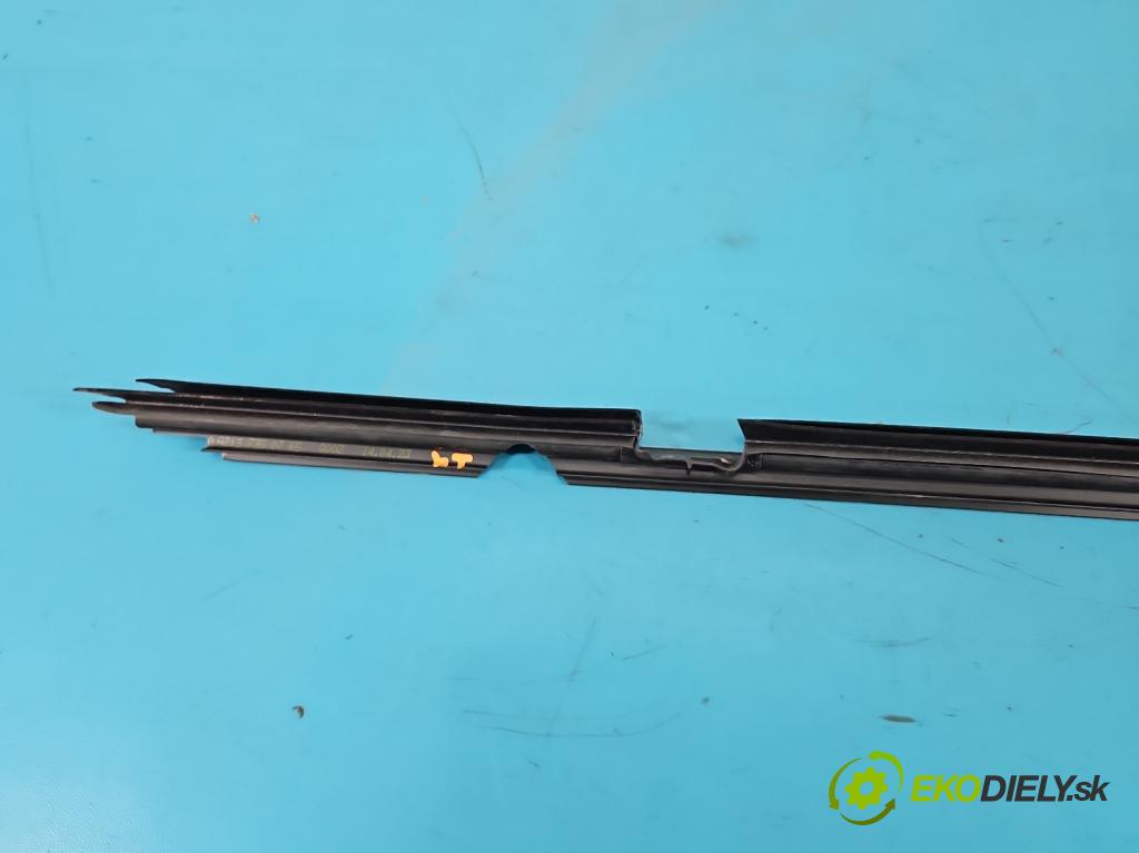 Mercedes E W213 2016-2023 2.0 CDI 194KM automatic 143 kW 1950 cm3 4- Těsnění: dveře zadní levé A2137350765 (Karoserie ostatní)