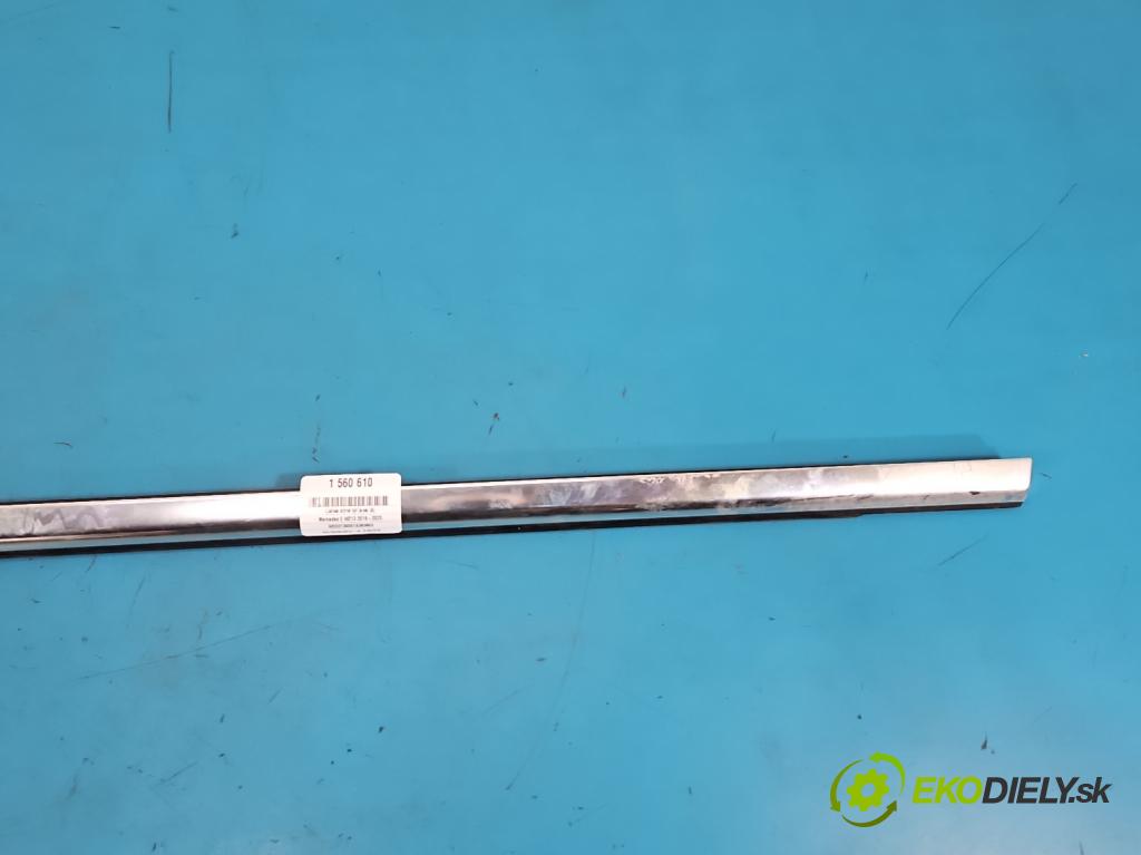 Mercedes E W213 2016-2023 2.0 CDI 194KM automatic 143 kW 1950 cm3 4- lišta dveře zadní levé A2137300124