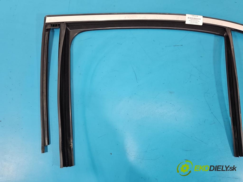 Mercedes E W213 2016-2023 2.0 CDI 194KM automatic 143 kW 1950 cm3 4- lišta dveře zadní levé