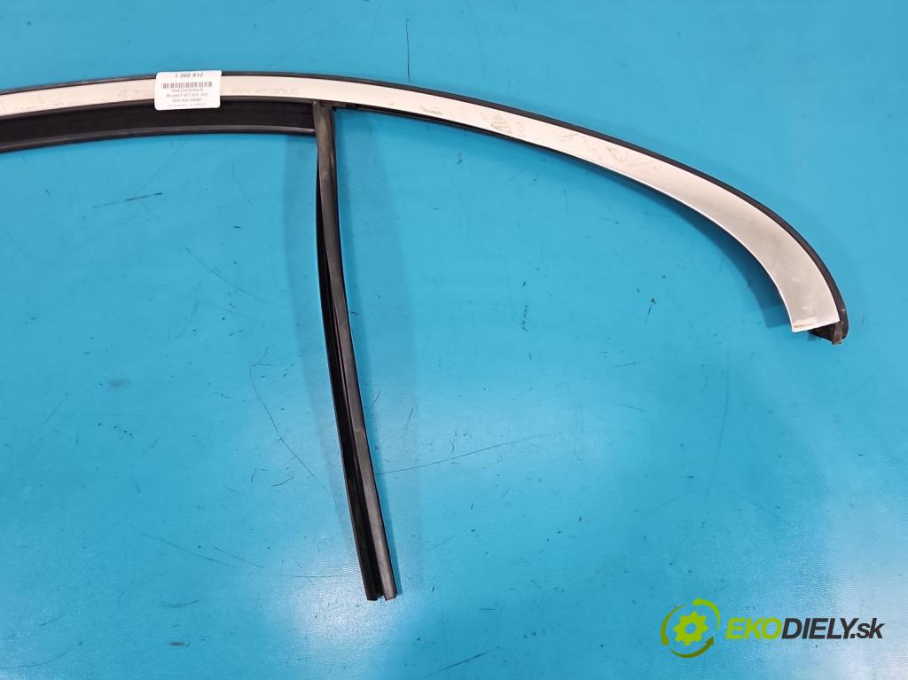 Mercedes E W213 2016-2023 2.0 CDI 194KM automatic 143 kW 1950 cm3 4- lišta dveře zadní levé