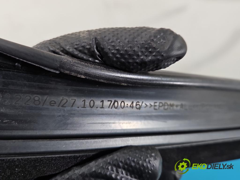 Mercedes E W213 2016-2023 2.0 CDI 194KM automatic 143 kW 1950 cm3 4- lišta dveře zadní levé