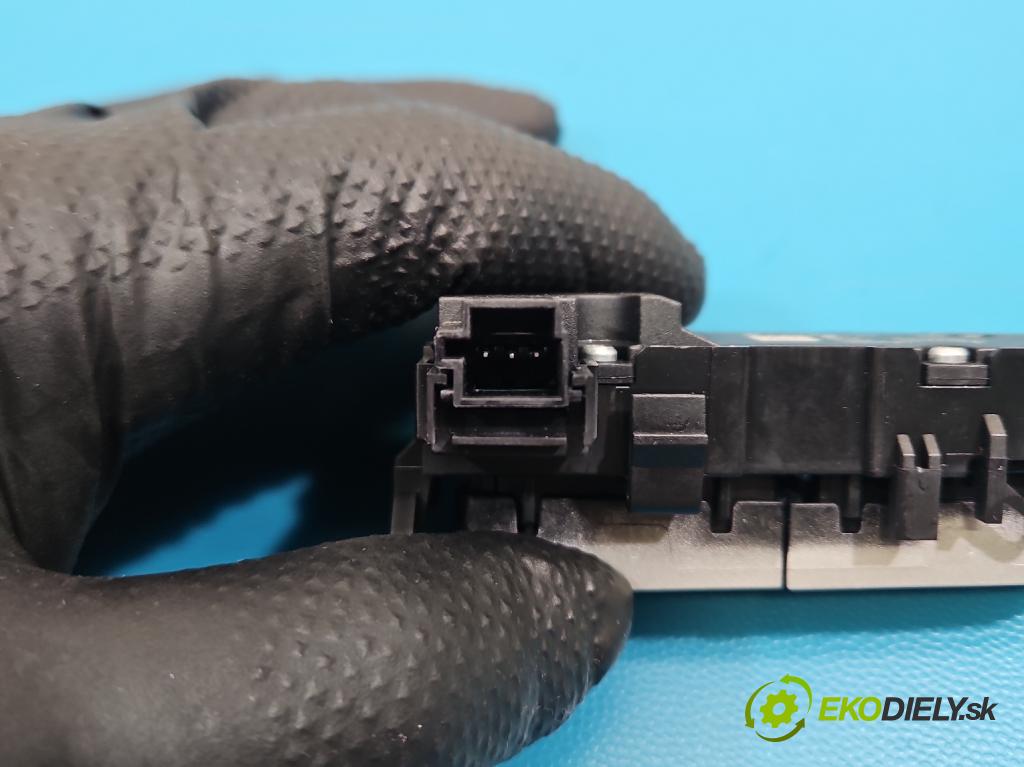 Mercedes E W213 2016-2023 2.0 CDI 194KM: automatic 143 kW 1950 cm3 4- prepínač ostatné A2139051404