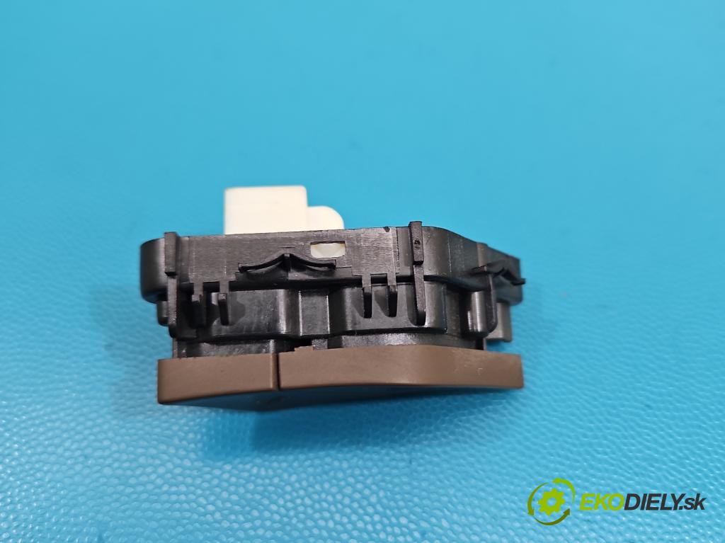 Mercedes E W213 2016-2023 2.0 CDI 194KM: automatic 143 kW 1950 cm3 4- prepínač ostatné A2139059603