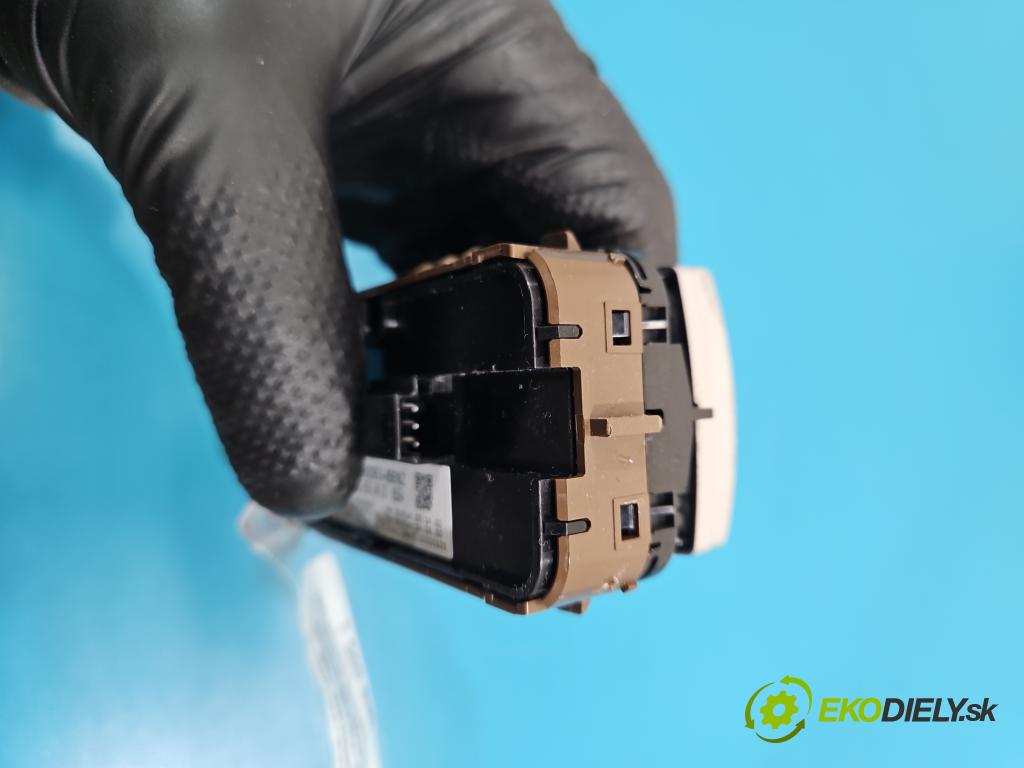 Mercedes E W213 2016-2023 2.0 CDI 194KM: automatic 143 kW 1950 cm3 4- prepínač okien spätných zrkadiel A2139054803