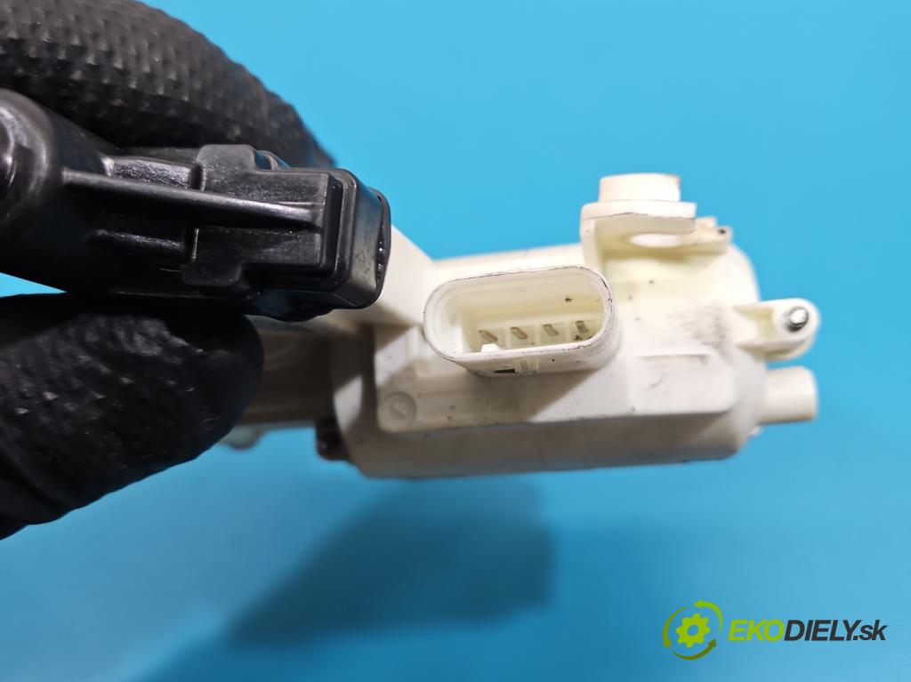 Mercedes S W222 2013-2020 3.0 cdi (656929) 340KM automatic 250 kW 2925 cm3 4- zámek přední levý A2227601300