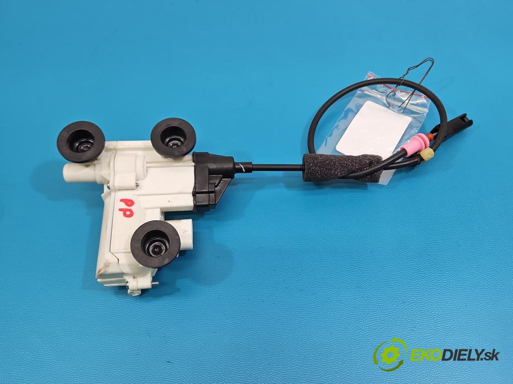 Mercedes S W222 2013-2020 3.0 cdi (656929) 340KM automatic 250 kW 2925 cm3 4- zámek přední pravý A2227601400