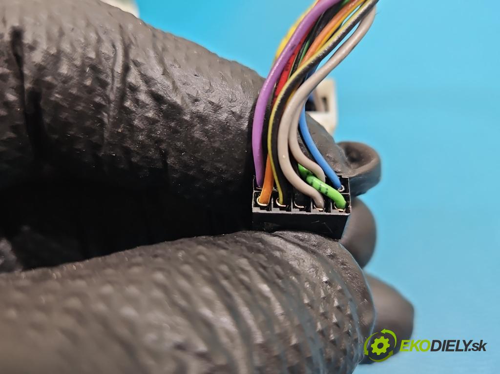 Mercedes E W213 2016-2023 2.0 CDI 194KM automatic 143 kW 1950 cm3 4- zpětné zrcátko levé  (Klika dveří ostatní)