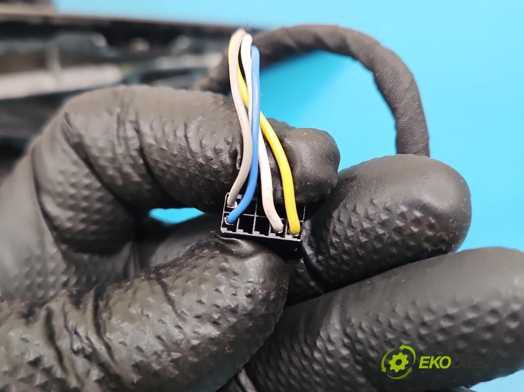 Mercedes E W213 2016-2023 2.0 CDI 194KM automatic 143 kW 1950 cm3 4- zpětné zrcátko levé  (Klika dveří ostatní)