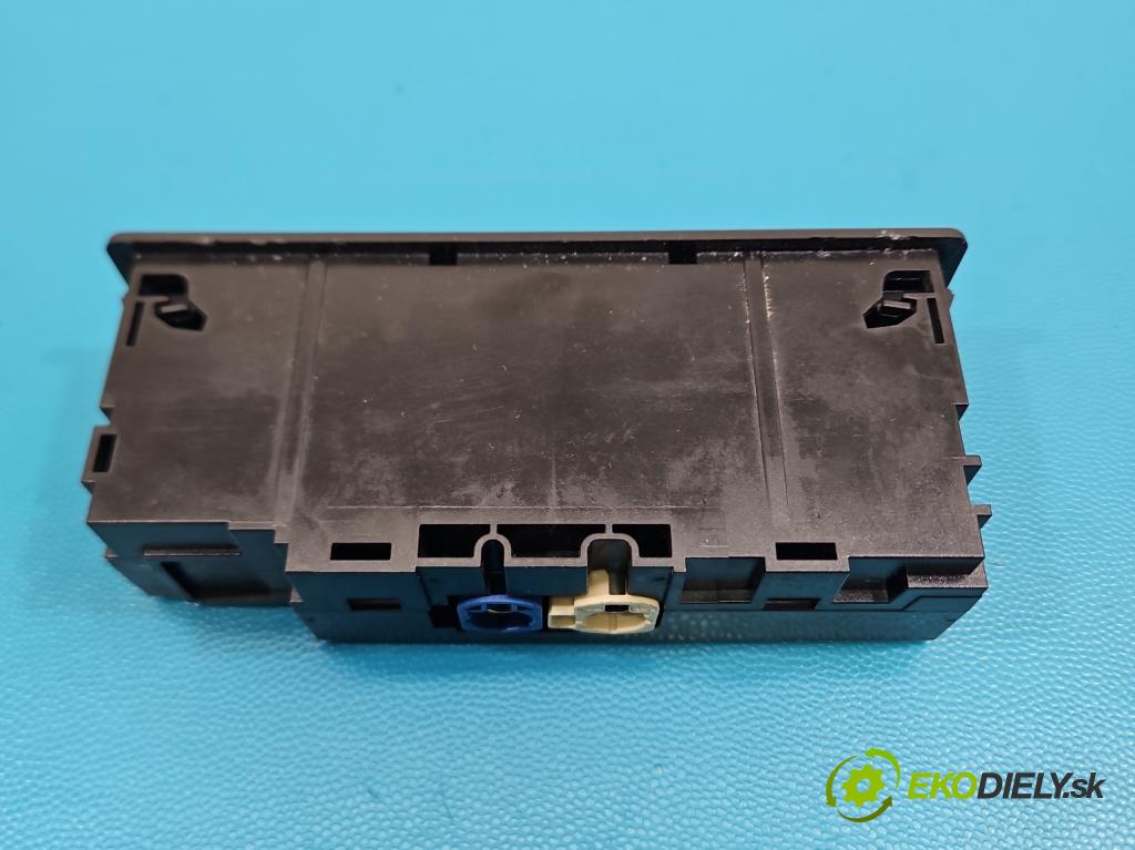 Mercedes E W213 2016-2023 2.0 CDI 194KM: automatic 143 kW 1950 cm3 4- zásuvka USB A2138200400