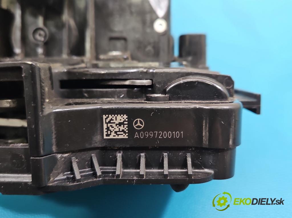 Mercedes S W222 2013-2020 3.0 cdi (656929) 340KM automatic 250 kW 2925 cm3 4- zámek přední levý A0997200101
