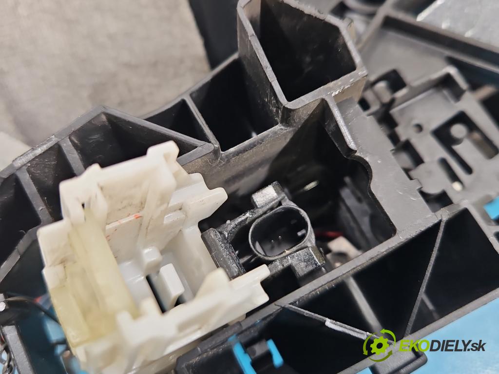 Mercedes S W222 2013-2020 3.0 cdi (656929) 340KM automatic 250 kW 2925 cm3 4- klika přední levé A0997601900 (Vnější přední levá klika dveří)