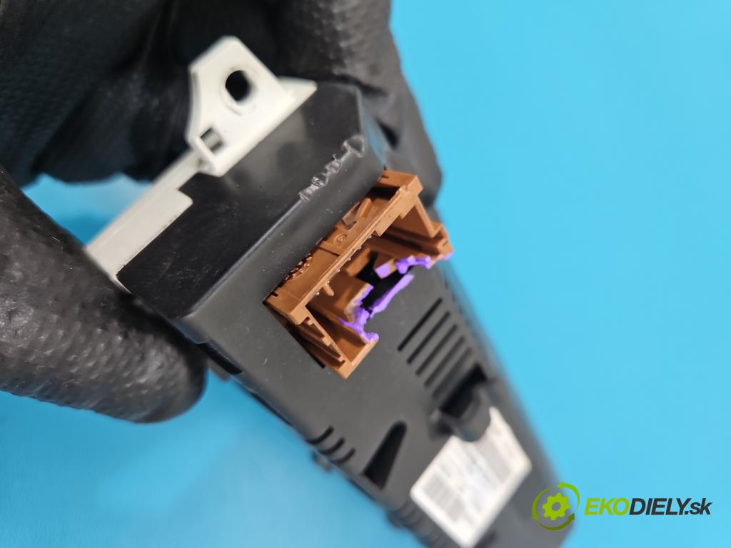 Peugeot 407 2.0 hdi 136 HP manual 100 kW 1997 cm3 4- Zobrazit: 98068245800 (Prístrojová doska)