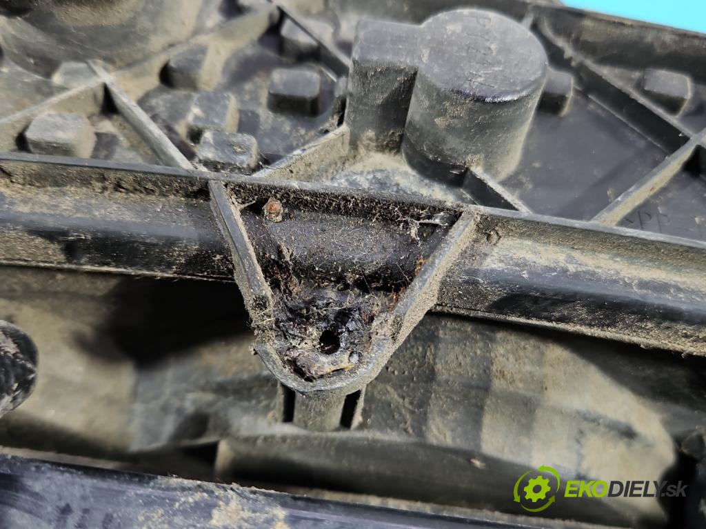 Fiat Doblo I 2001-2010 1.9 jtd 101 hp manual 74 kW 1910 cm3 5- světlo zadní pravé  (Klika dveří ostatní)