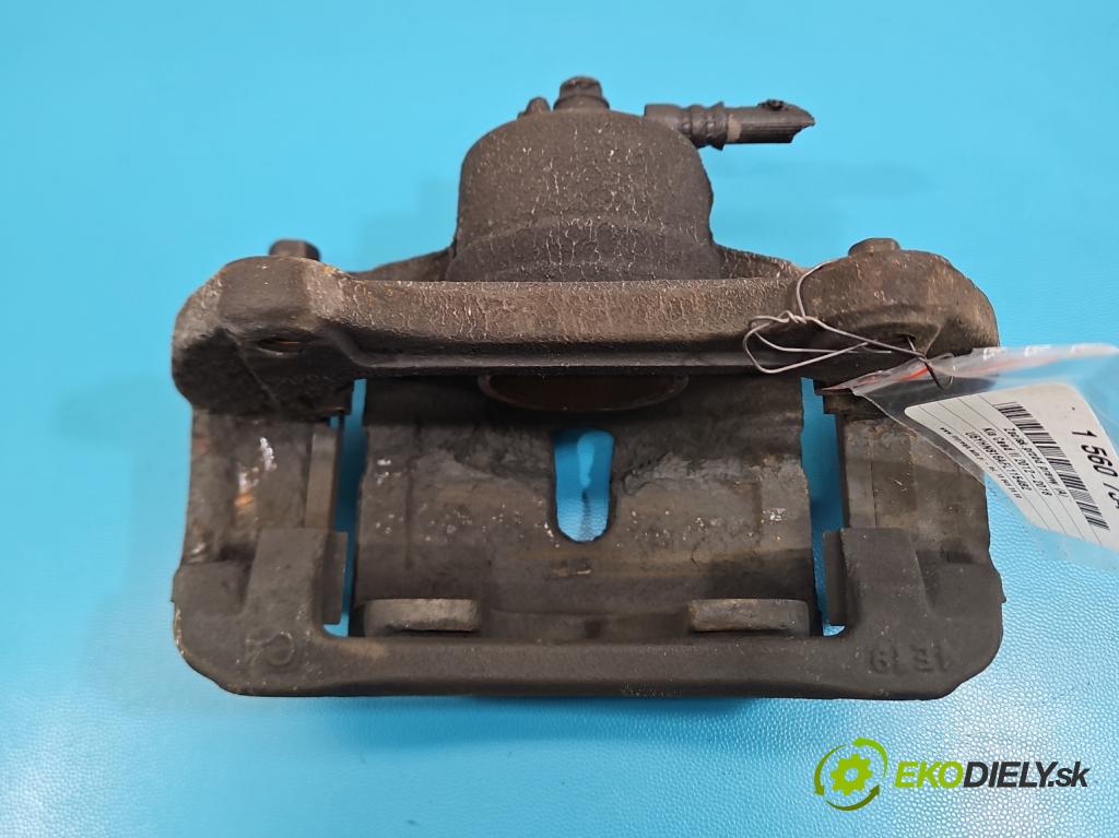 Kia Ceed II 2012-2018 1.6 crdi 128 HP manual 94 kW 1582 cm3 5- brzdič predné pravý  (Kľučka dverí ostatné)