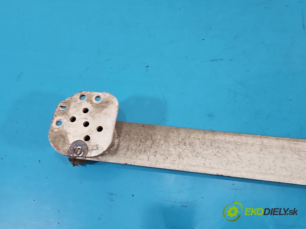 DS 4 2015-2020 2.0 hdi 181KM automatic 133 kW 1997 cm3 5- výstuha nárazník zadné