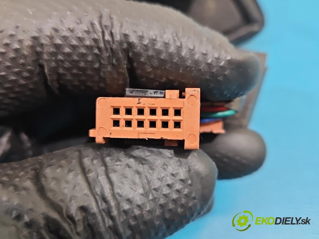 Peugeot 407 2.0 hdi 136 HP manual 100 kW 1997 cm3 4- zrkadlo ľavé  (Kľučka dverí ostatné)