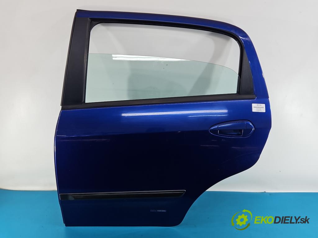 Fiat Punto Grande 1.4 8V 77 hp manual 57 kW 1368 cm3 5- dveře zadní levé  (Klika dveří ostatní)