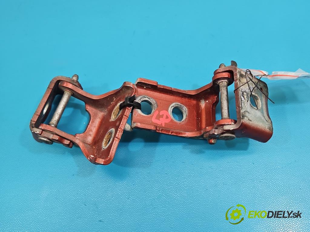 DS 4 2015-2020 2.0 hdi 181KM automatic 133 kW 1997 cm3 5- Závěs: dvere predné ľavý