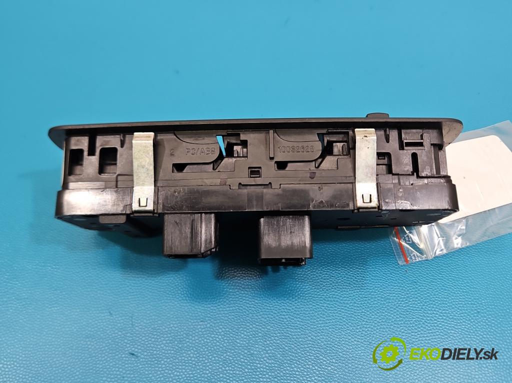 Jeep Cherokee KL 2013-2023 2.0 multijet: 140 HP manual 103 kW 1956 cm3 5- prepínač okien spätných zrkadiel 68141894AA