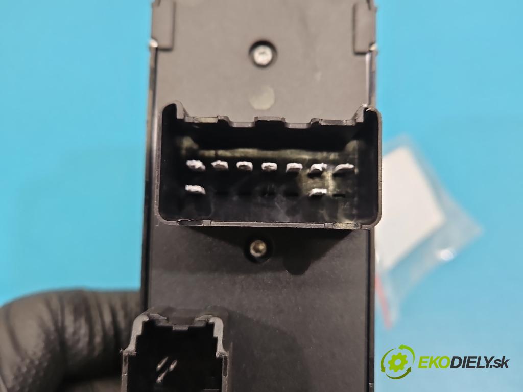 Jeep Cherokee KL 2013-2023 2.0 multijet: 140 HP manual 103 kW 1956 cm3 5- prepínač okien spätných zrkadiel 68141894AA