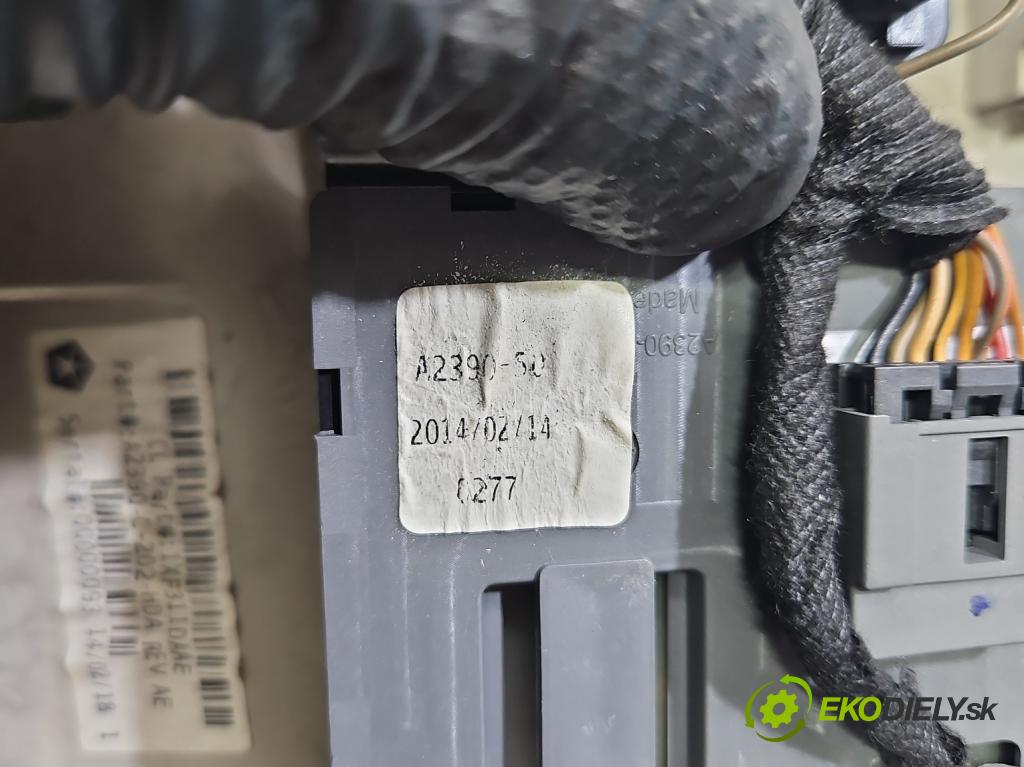 Jeep Cherokee KL 2013-2023 2.0 multijet: 140 HP manual 103 kW 1956 cm3 5- svetlo / reflektor interiéra 1XF311DAAE