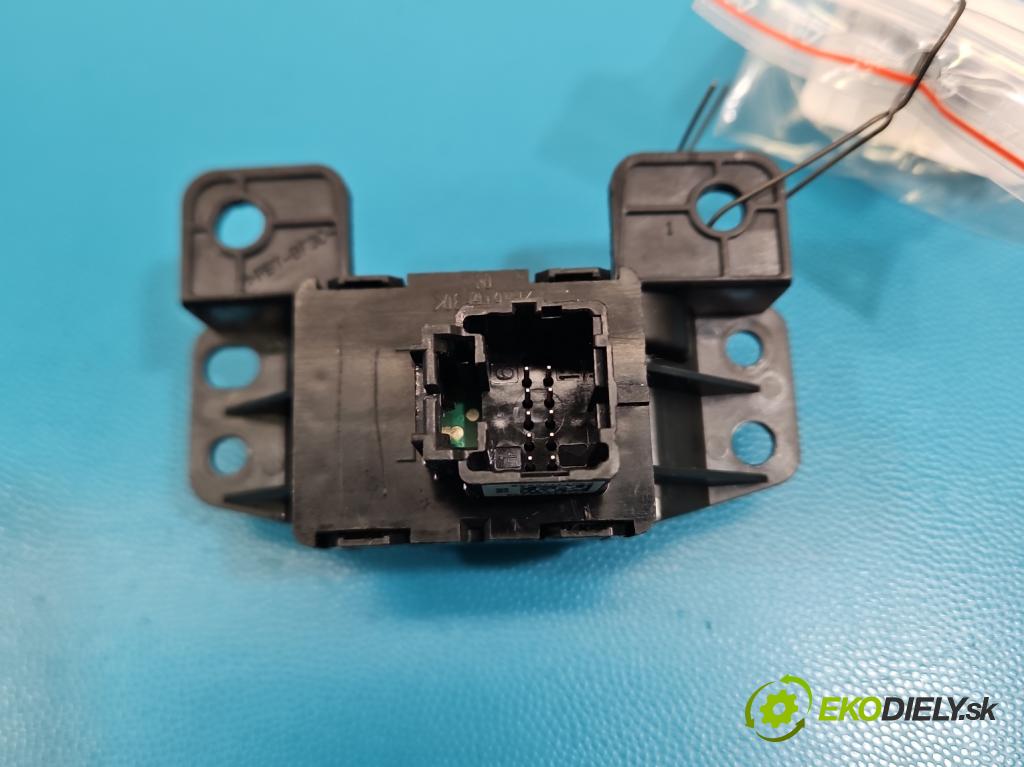 Jeep Cherokee KL 2013-2023 2.0 multijet 140 hp manual 103 kW 1956 cm3 5- Přepínač brzda: ručního P68141759AA (Páčky pod volantem)