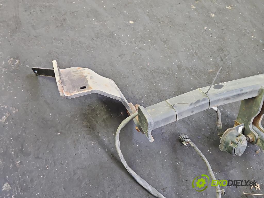 Kia Ceed II 2012-2018 1.6 crdi 128 hp manual 94 kW 1582 cm3 5- oko tažné  (Tažné zařízení)