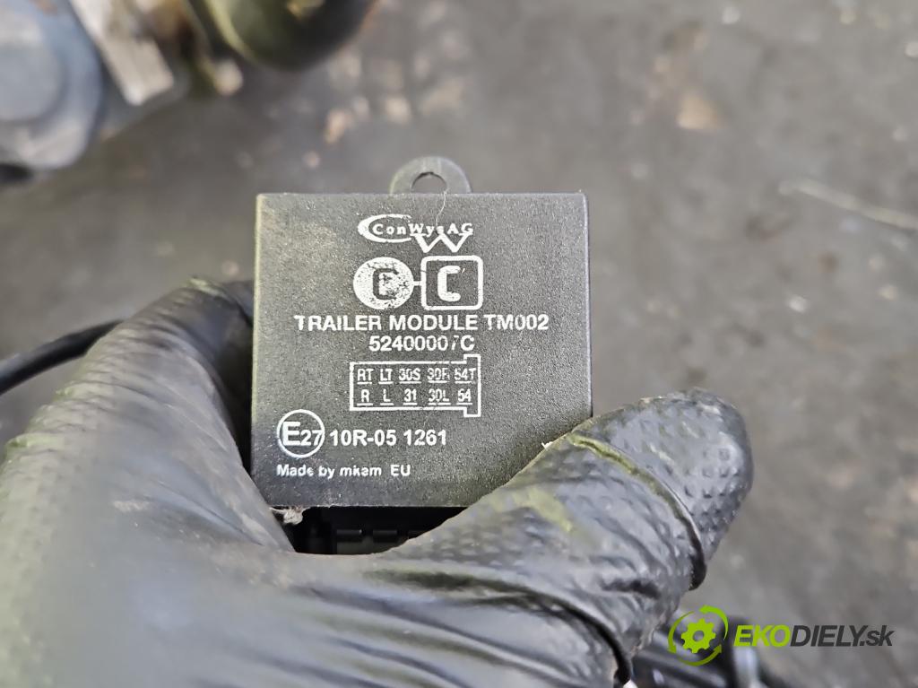 Kia Ceed II 2012-2018 1.6 crdi 128 hp manual 94 kW 1582 cm3 5- oko tažné  (Tažné zařízení)